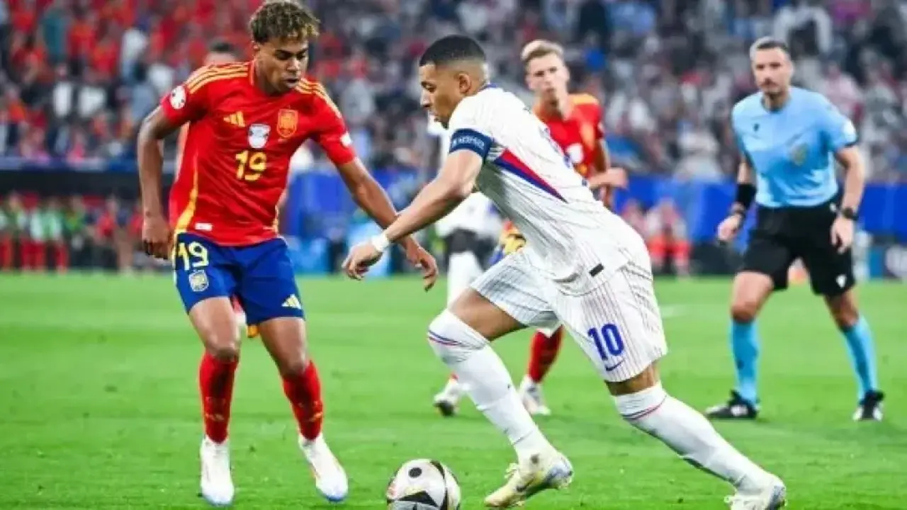 قناة مجانية تنقل مباراة أسبانيا وفرنسا في كأس العالم